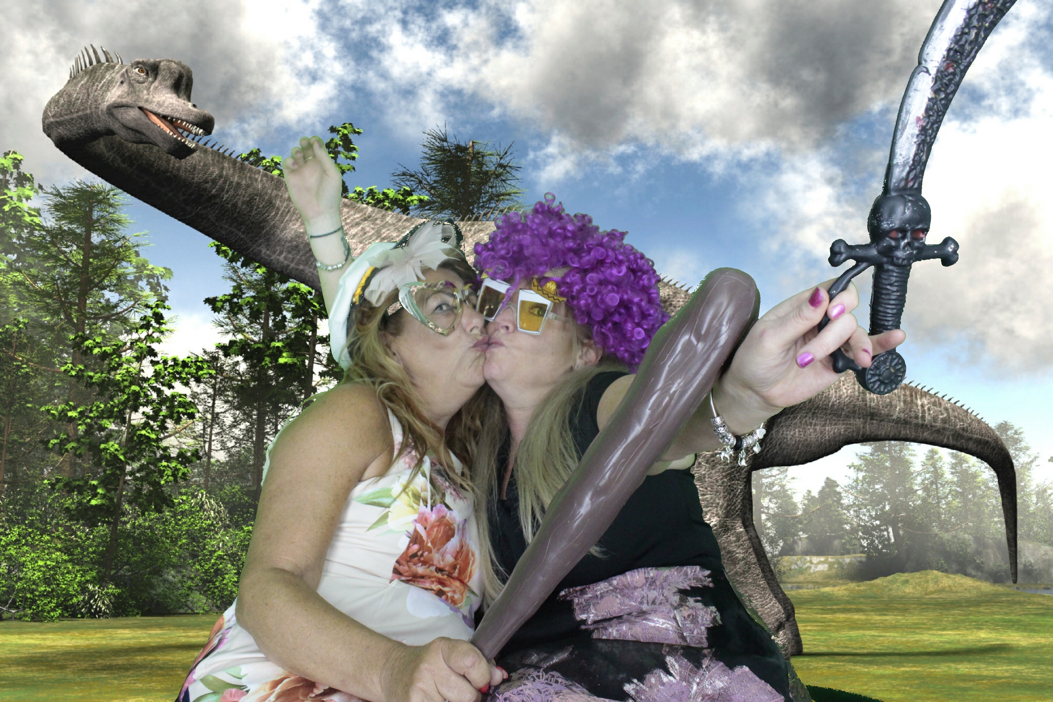 Mr & Mrs Hillier | View more photos from the event at gallery.myphotoboothexperience.co.uk/u/MyPhotoBoothExperienceLtd/Mr-Mrs-Hillier